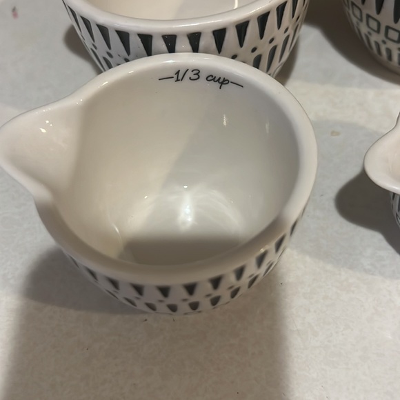 Tabletops Gallery GEO Set Of 4 Measuring Cups Set - Picture 2 of 6